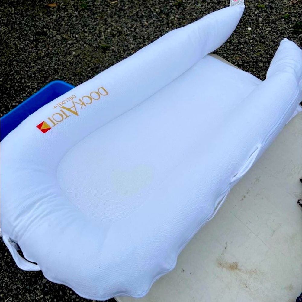 White Dockatot Deluxe +